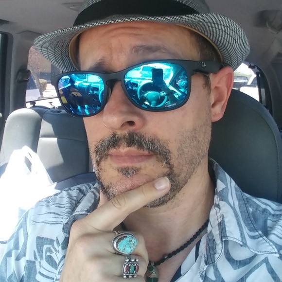 Meet your Posher, Ed - Picture 2 of 4